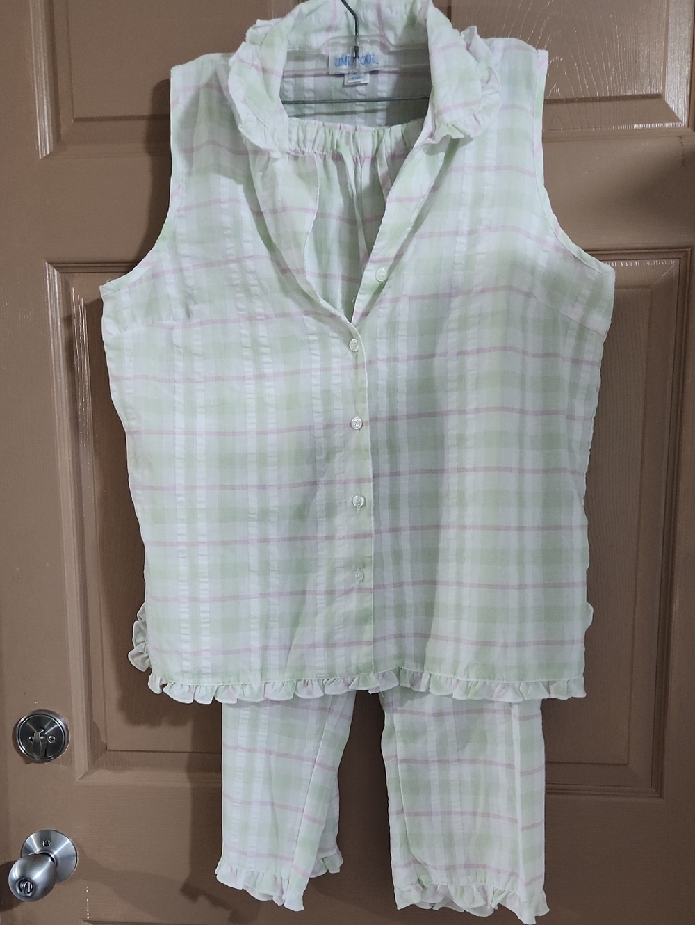 Time Out Light Green & Pink Pajama Set - Sleeveless Button Top & Capris Sz LG